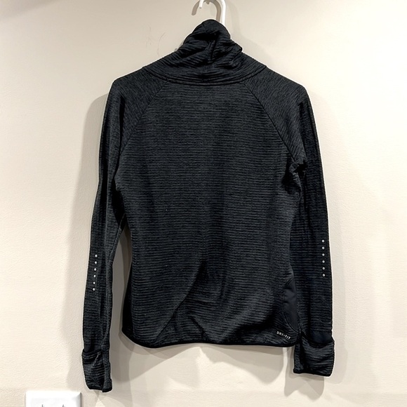 🔥Nike Black Pullover 🔥 - Picture 2 of 6